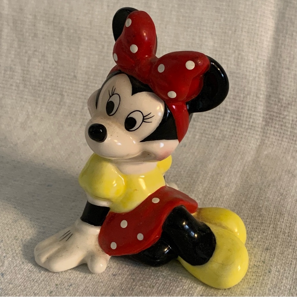 Vintage 90’s DISNEY Minnie Mouse Sitting Pose Porcelain Knickknack Collector EXC